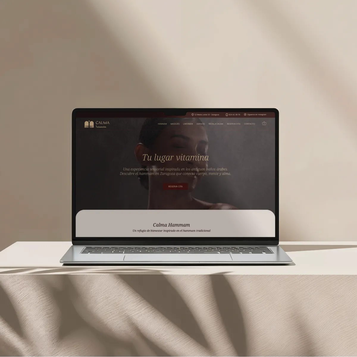 Web de Calma Hammam en un portátil